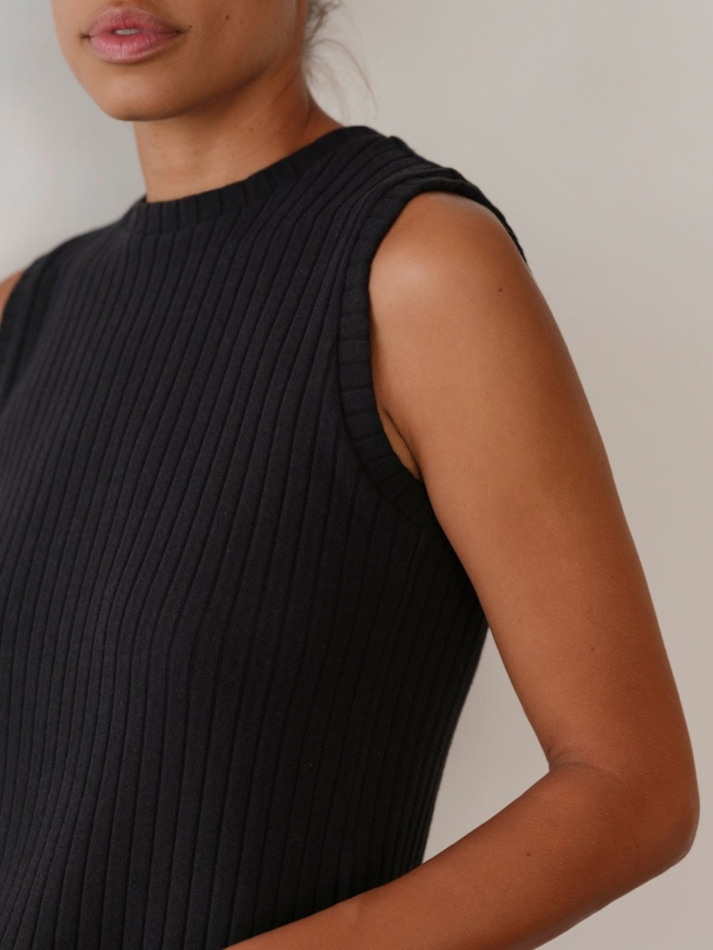 Donni The Sweater Rib Shell Size Small - Picture 4 of 8
